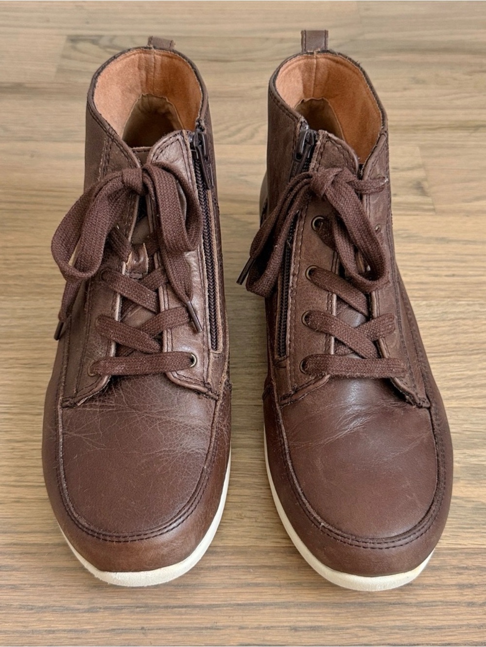 Vionic Shawna Women's 10 Brown Leather High Top Sneaker Booties read